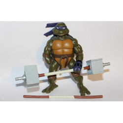 Ripped Up Donatello 2004 - TMNT figure (Mangler den ene hånd! Deraf den lave pris. Inkluderer bo staff barbell & bo staff)